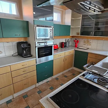 Varga Szallas Apartment *