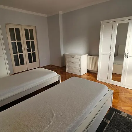 Varga Szallas Apartment *